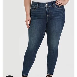 SOLD- Torrid High- Rise Medium Wash Jegging